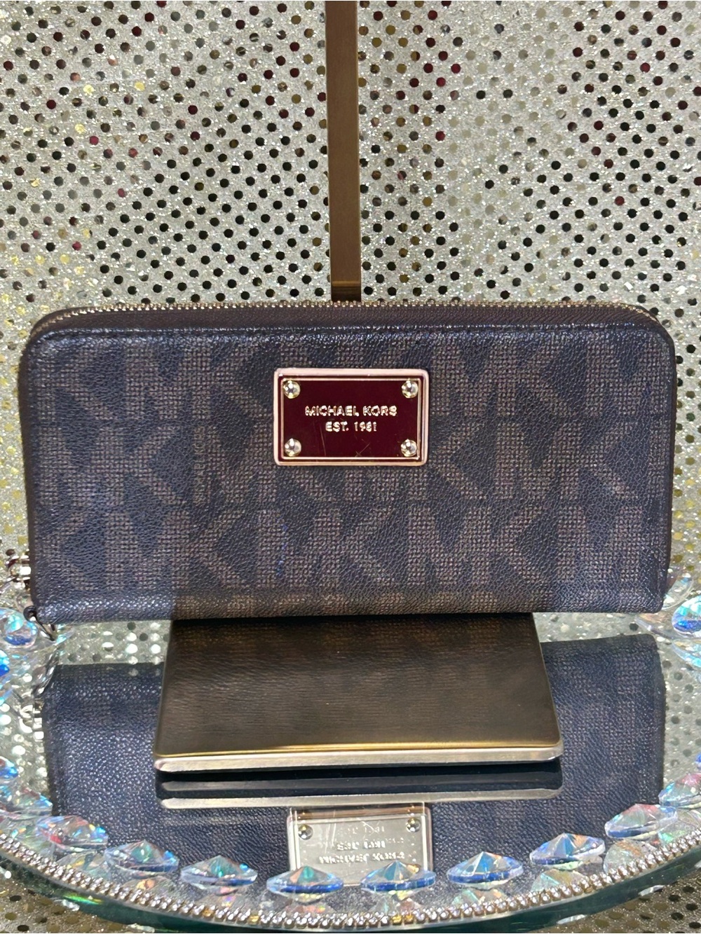 Michael Kors Jet Set Large Logo Brown Zip Wallet Approx. 7.75 x 3.5 x 1